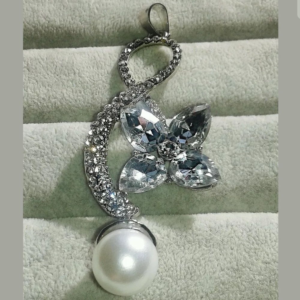 Betsey Johnson rhinestone dangling pearl pendant